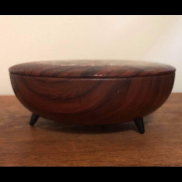 Vintage Urney Chocolate tin made in Ireland. - Picture 3 of 6